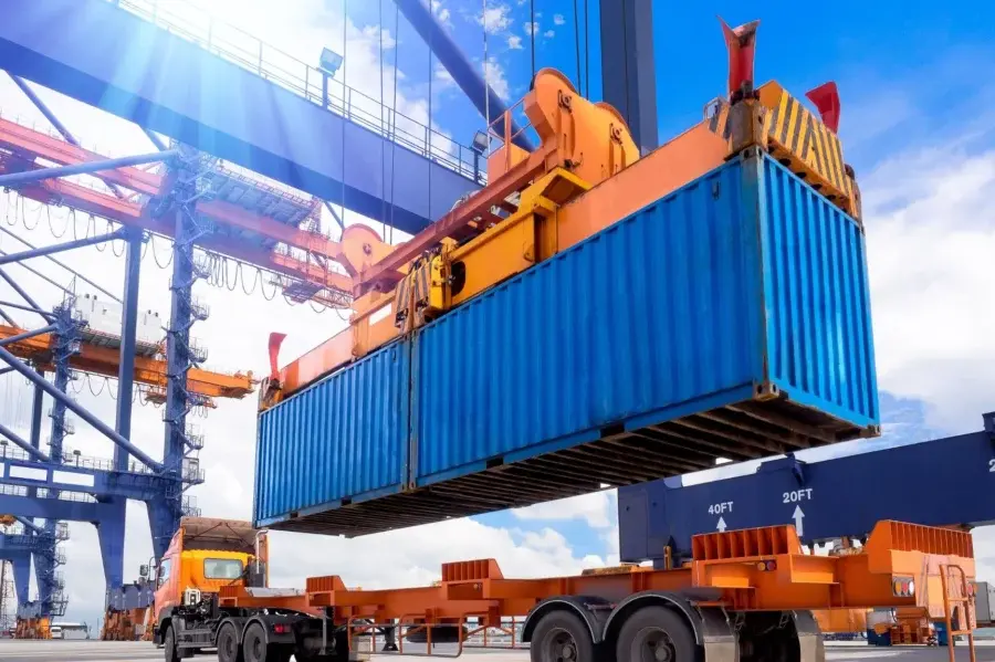 OLIMP's efficient port transloading and container drayage services that reduce freight delays and costs.