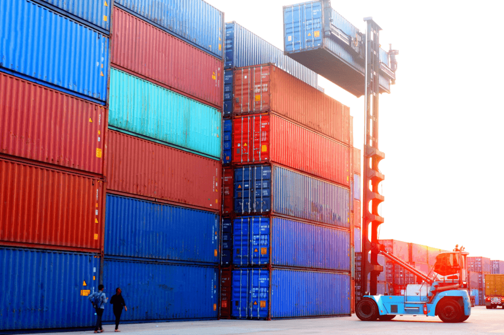Enhance your logistics efficiency and optimize your processes with OLIMP Warehouse’s transloading and drayage strategies.