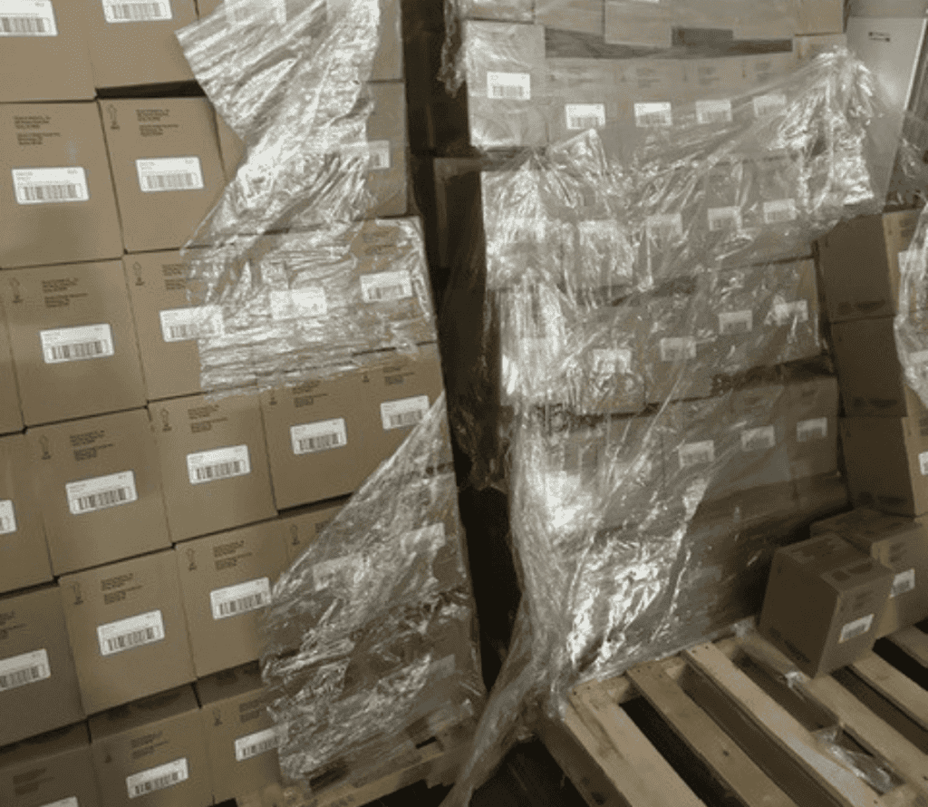 At OLIMP, we understand the challenges businesses face in managing pallets. Our customized pallet rework solutions not only help you reduce costs and waste but also improve safety and efficiency in your operations. With our expert team by your side, you can confidently enhance your supply chain management.