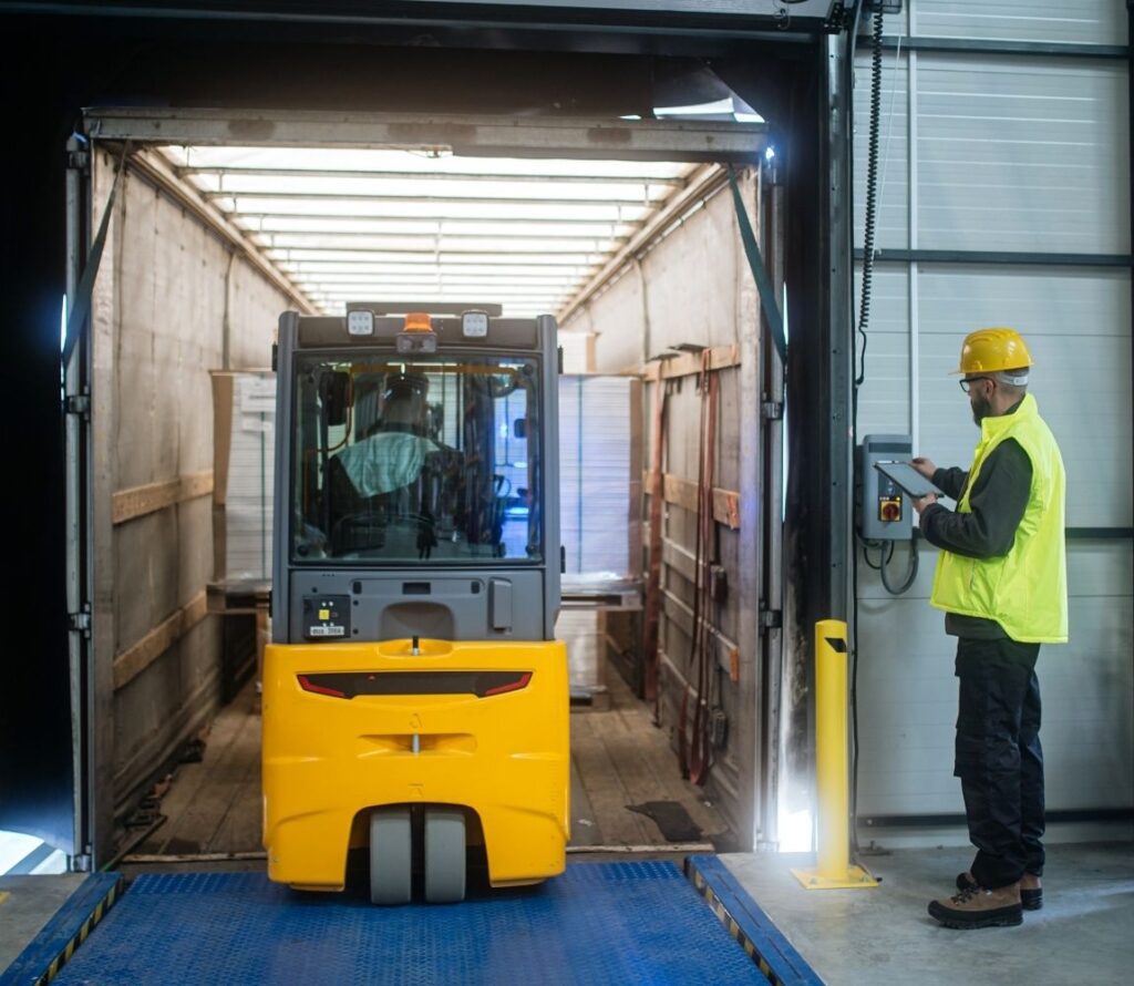 OLIMP Warehousing’s cross-docking services help manage inventory more efficiently, reducing storage time and improving supply chain flexibility.