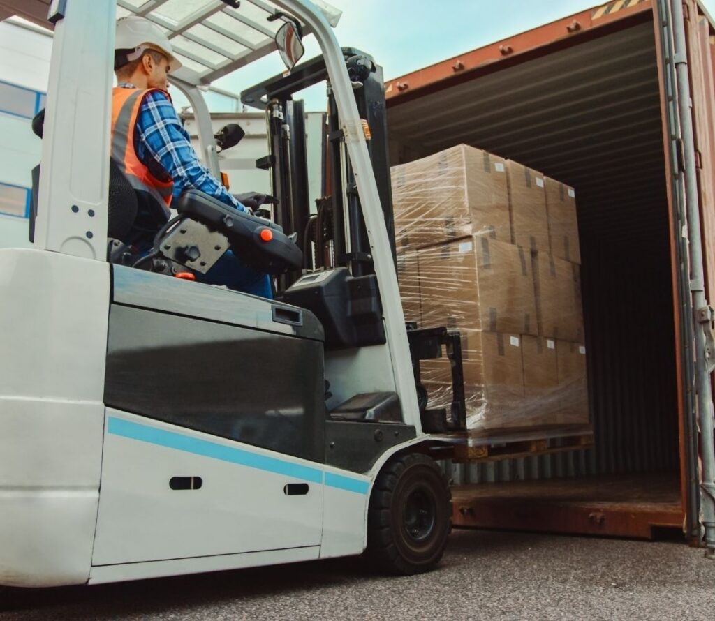 Explore how OLIMP Warehousing’s cross docking services can streamline your logistics and reduce costs in Des Moines.