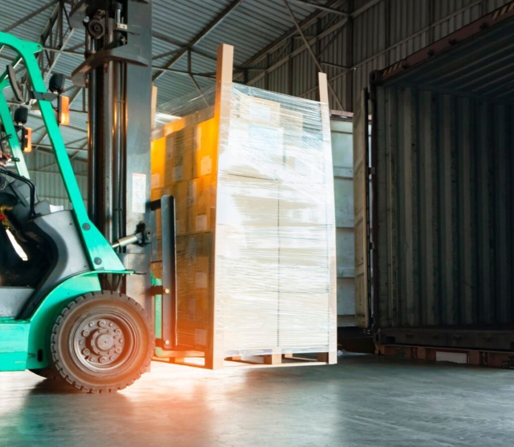 Improving inventory management with cross docking