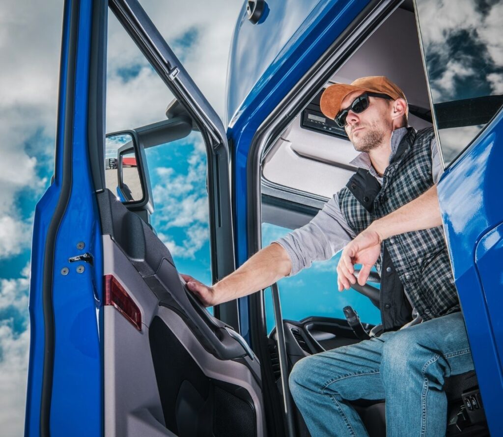 OLIMP Warehousing offers efficient transloading and distribution services that minimize logistics costs and speed up delivery times. Our advanced facilities in Chattanooga ensure smooth transitions across various transportation modes.