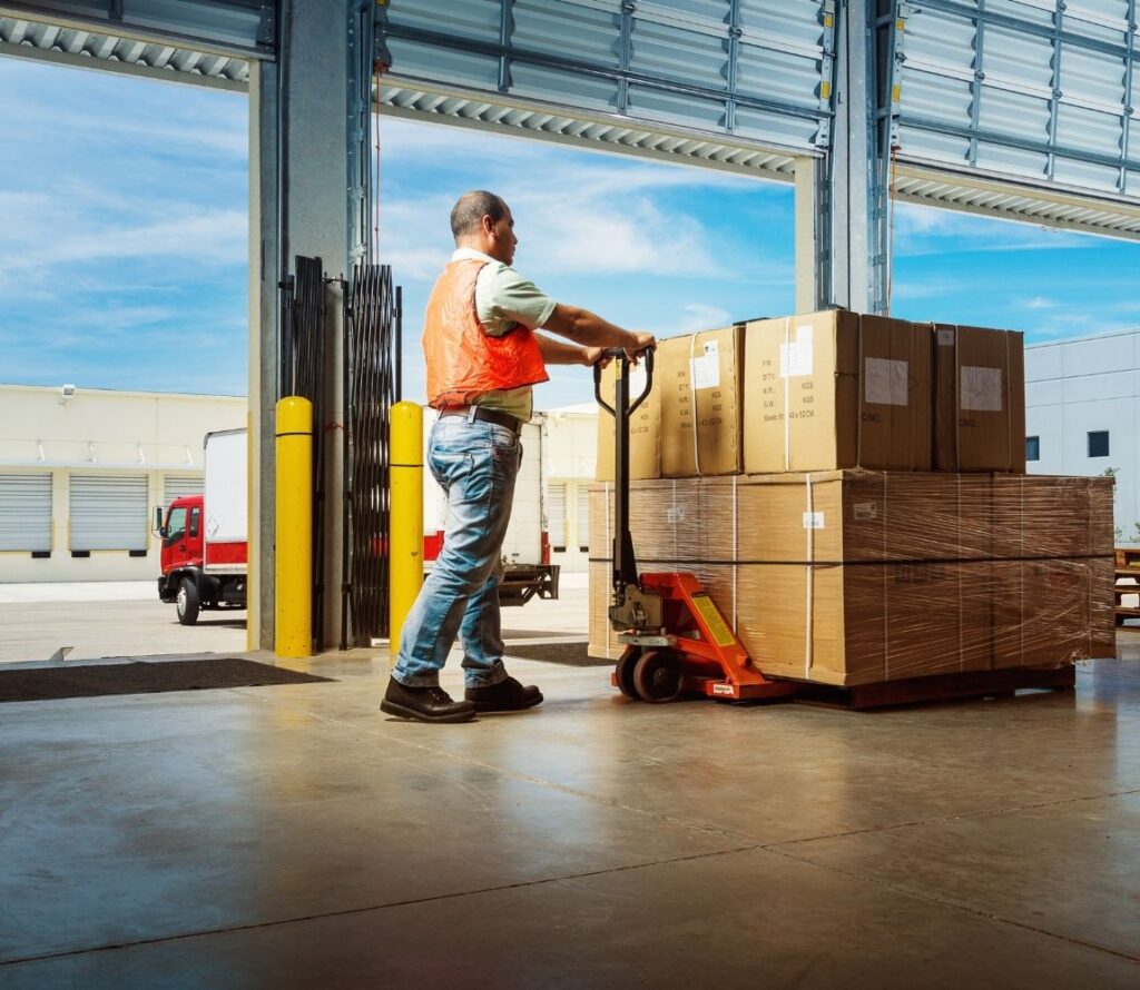 OLIMP Warehousing offers scalable and flexible cross-docking solutions that allow businesses to respond quickly to changes while optimizing costs and operations.