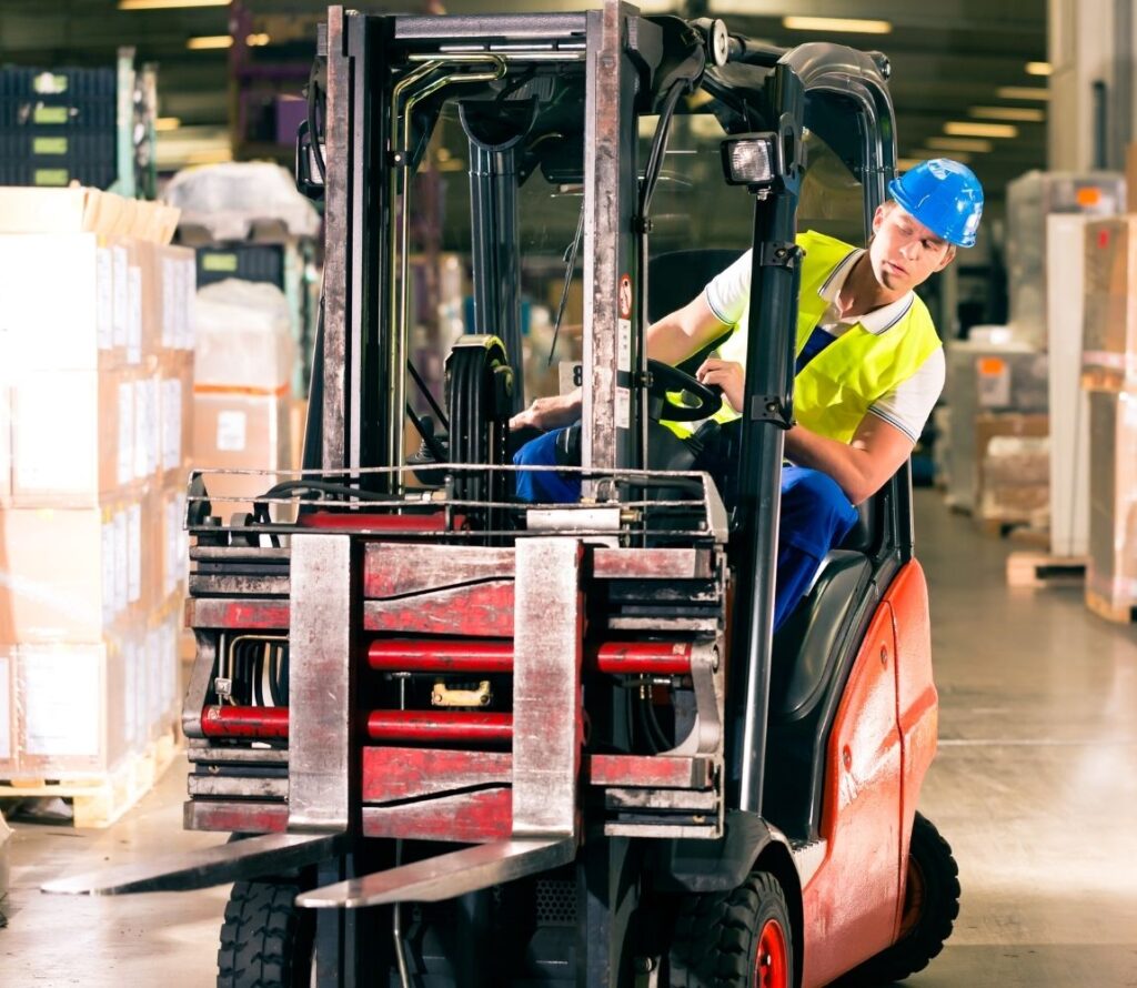 Our cross docking service minimizes storage time, reduces costs, and ensures on-time deliveries.