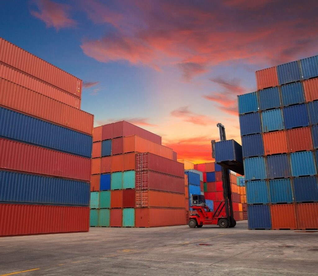 Transloading and drayage service in Morris Illinois moving freight between rail cars and trucks near the I-80 corridor.