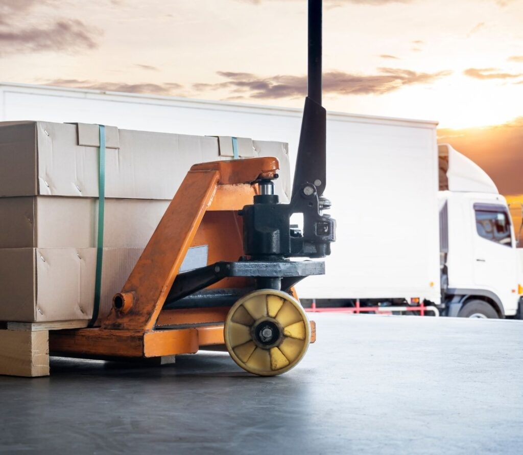 Efficient cross docking operations ensuring fast and flexible product flow in Hinckley’s warehouse.