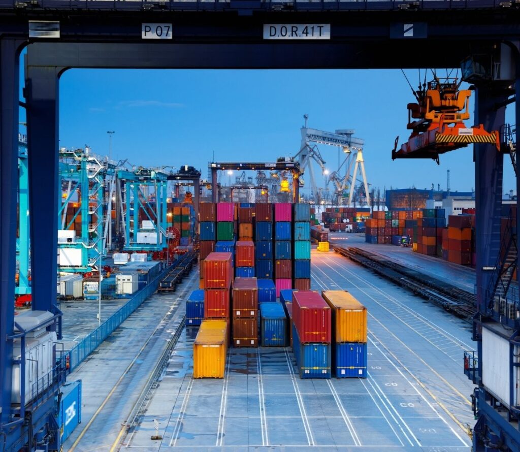 Accelerate multimodal freight movement with professional transloading services and reliable drayage container support.
