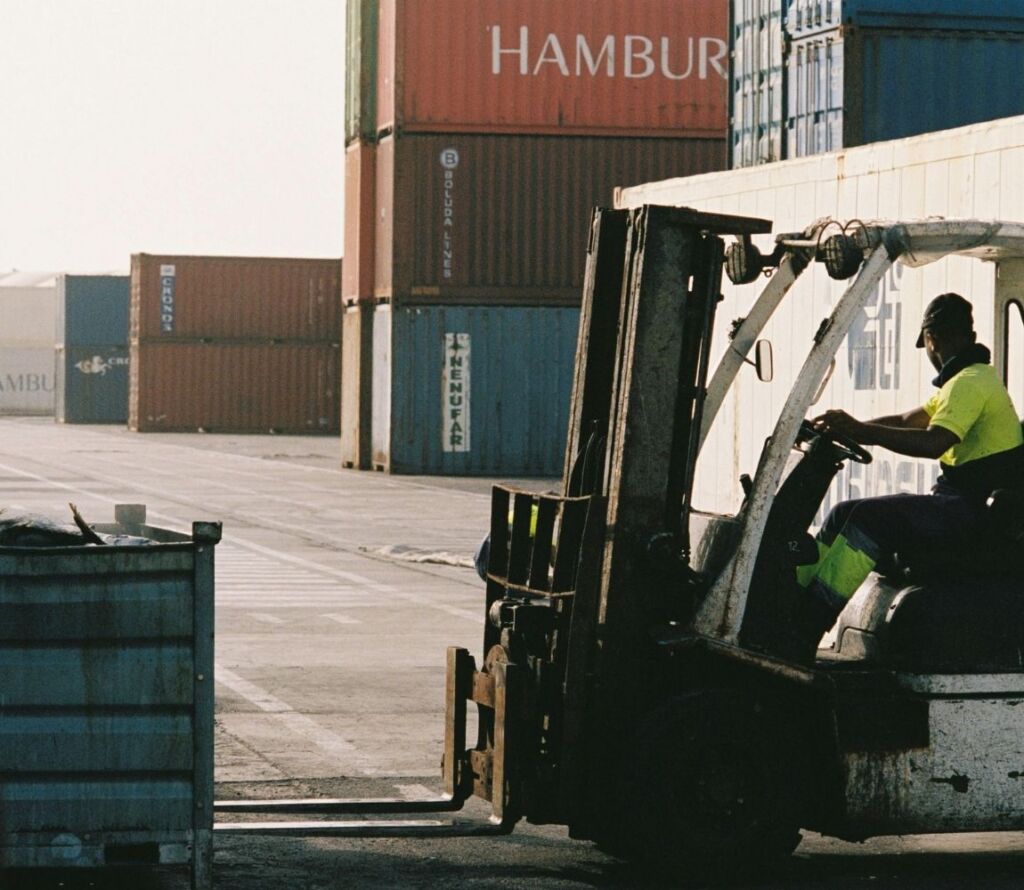 Container unloading and palletizing services auburndale florida warehouse.