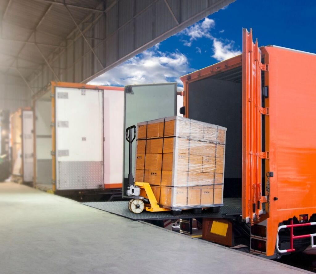 Cross dock warehouse solutions improving supply chain efficiency through real-time coordination and fast transfers