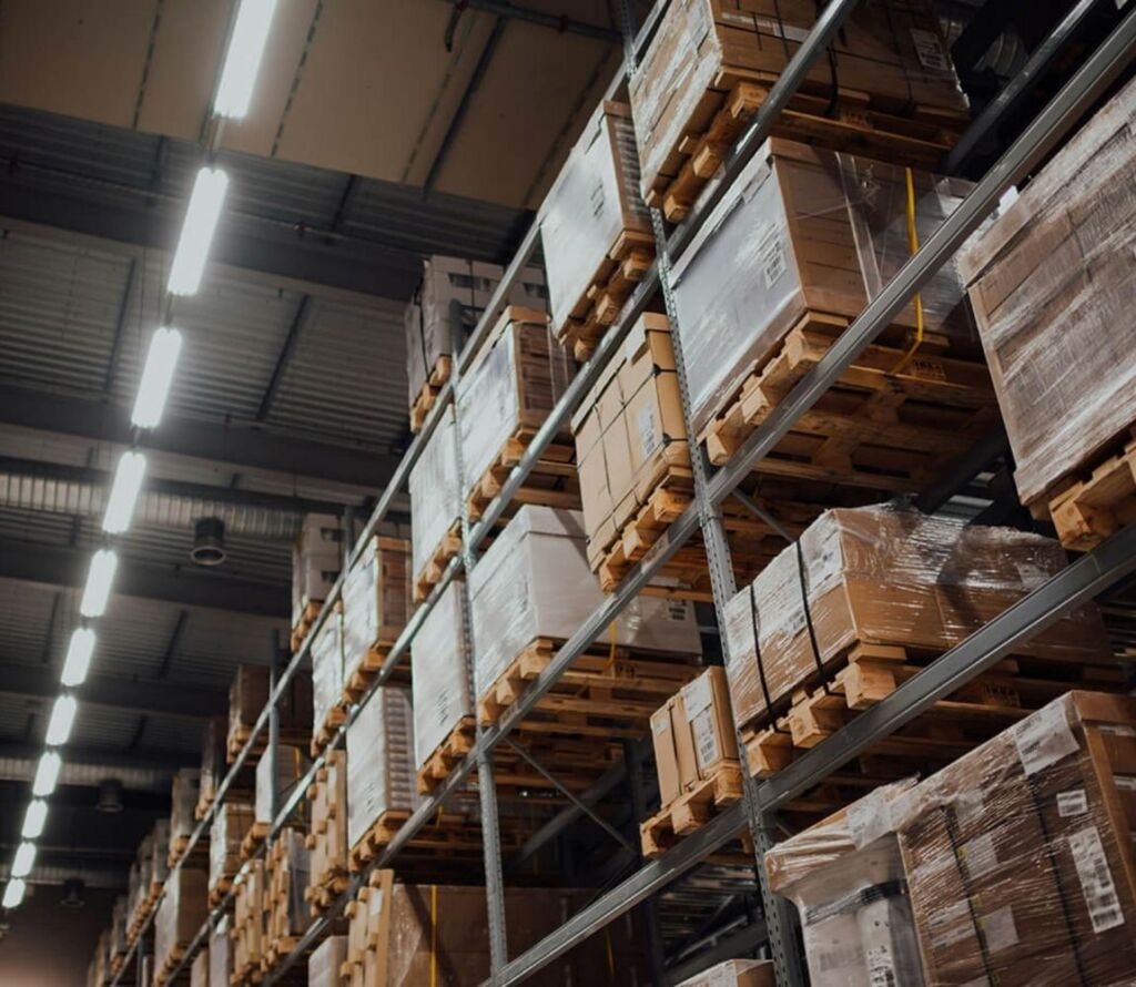Temperature-controlled cold storage facility for sensitive goods