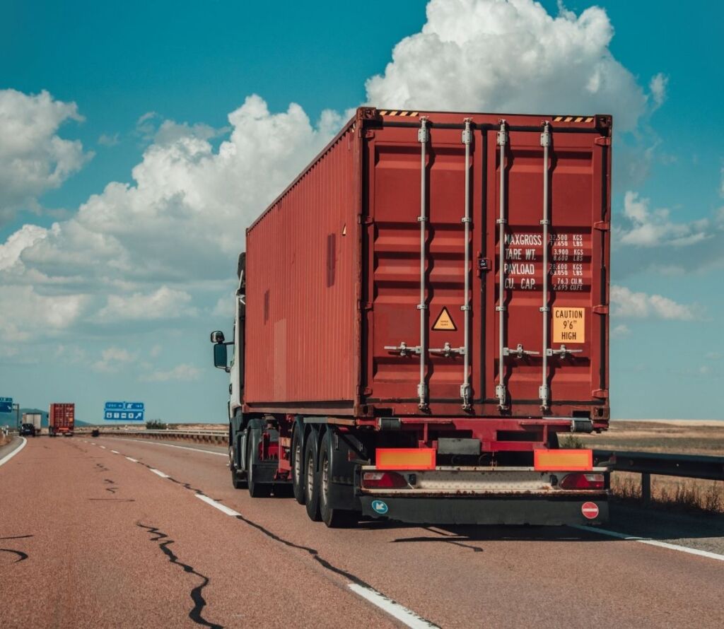 Efficient truck-to-truck transfers, transloading, and specialised equipment handling cross-border operations